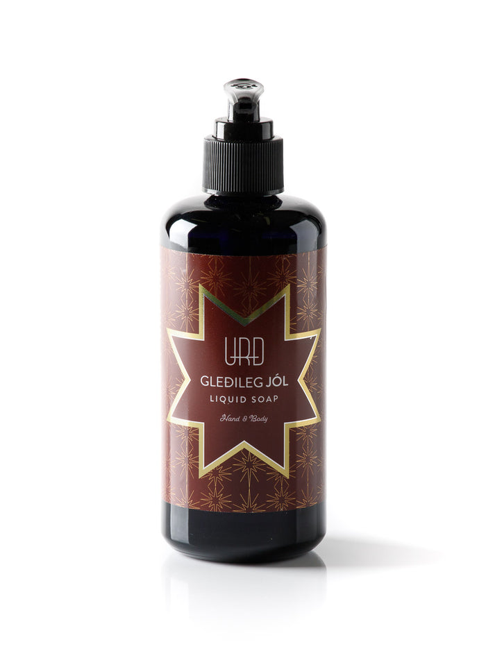 The Christmas scent from URÐ is designed to evoke festive memories. Enjoy the spirit of the season with aroma of maritime pine, fig wood, caramel, santal wood, cinnamon, davana, Moroccan cedar, raspberry and patchouli.