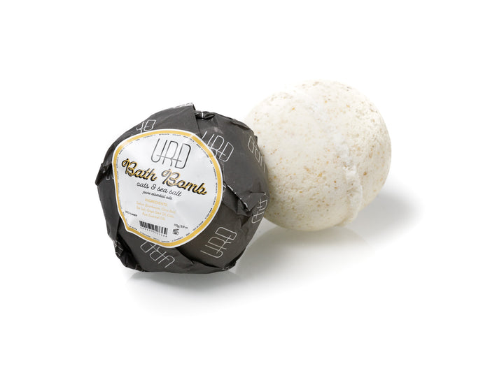 Bathe with benefits of soothing Epsom salt & soothing oats which relaxes your muscles with our Bath bomb. Refreshing pure essential oils. 