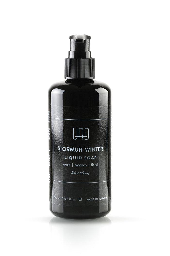 STORMUR winter soap is made from natural oils which leave the skin feeling soft and nourished. The soap is made from greater than 97% naturally derived materials and contains seasonally inspired scents.