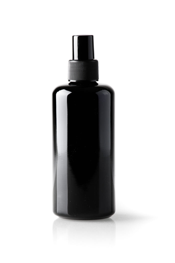 This empty sprey bottle is perfect to mix your own essential oils